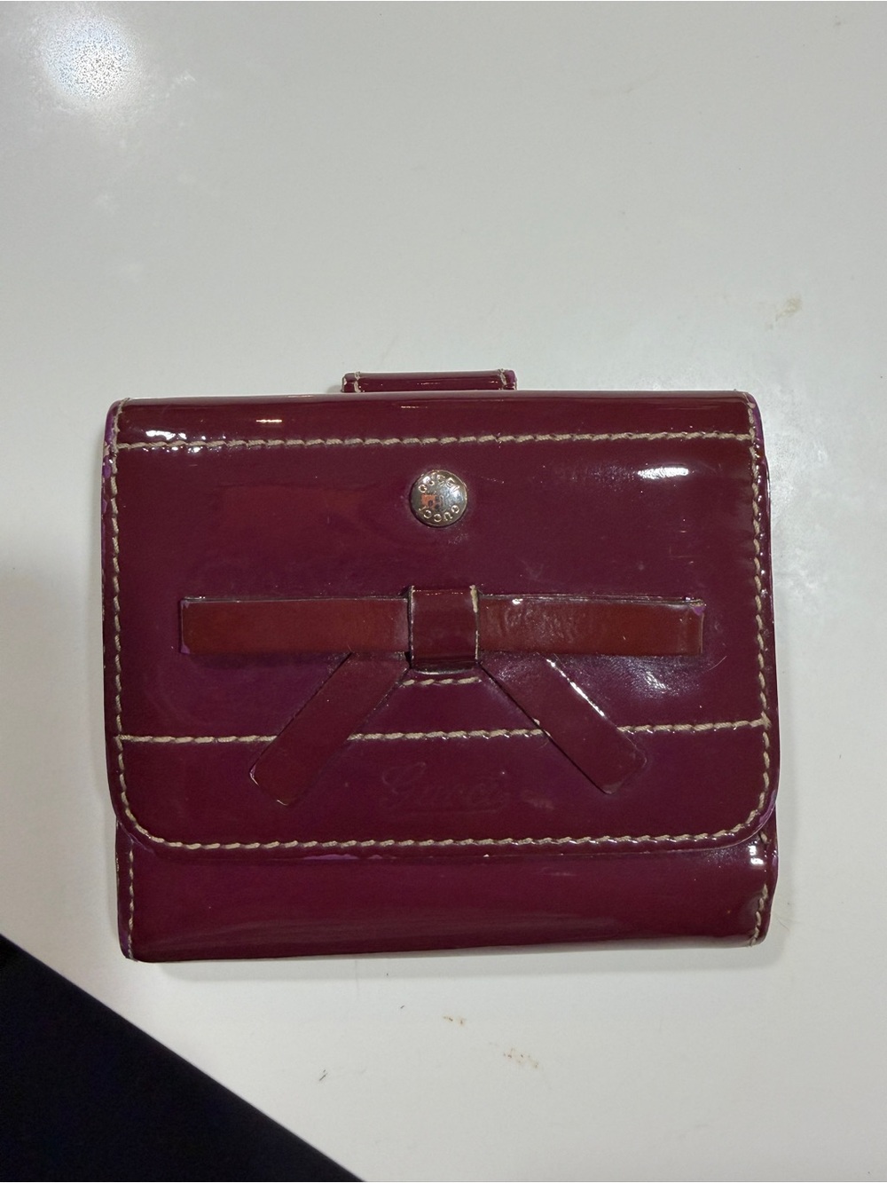 GUCCI Patent Leather Bow Accent Compact Wallet - Burgundy